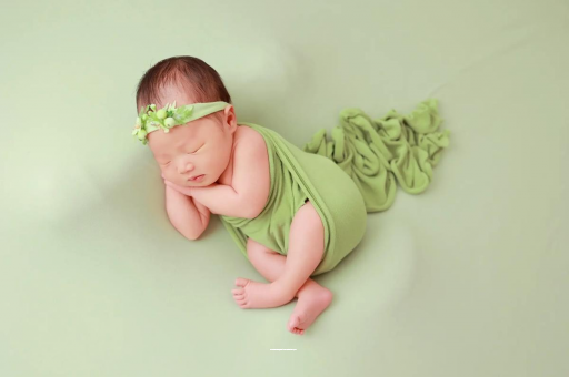 海宁宝宝拍嗝吐奶