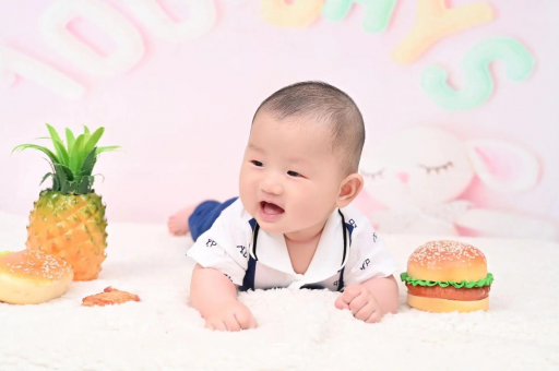 海宁宝宝眼角红血丝 海宁宝宝眼角红血丝